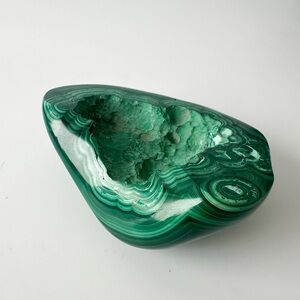 Genuine malachite specimen / decorative object